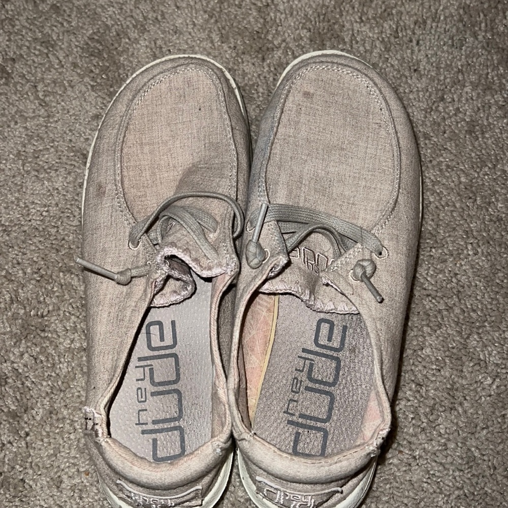 Hey dudes size 5 women’s